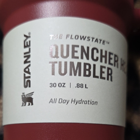 Stanley Maroon Quencher Tumbler with Handlelittle Scratch - Picture 3 of 13